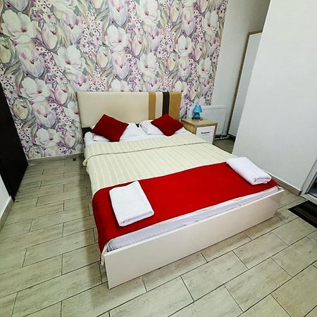 Nikas Guest House Batumi Bagian luar foto