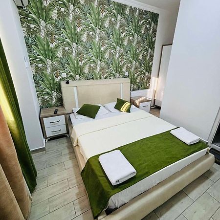 Nikas Guest House Batumi Bagian luar foto