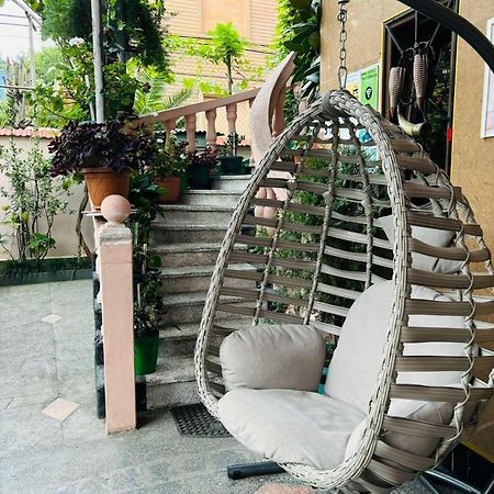 Nikas Guest House Batumi Bagian luar foto