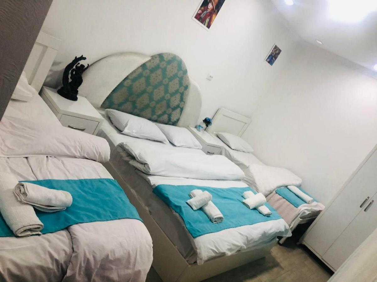 Nikas Guest House Batumi Bagian luar foto