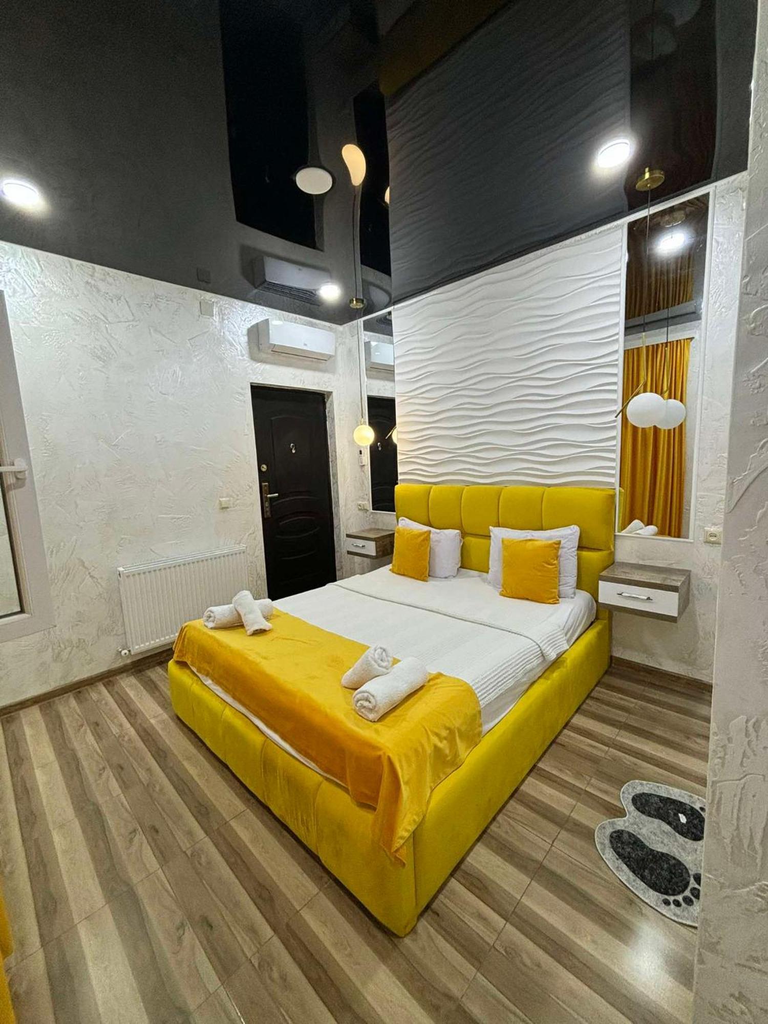 Nikas Guest House Batumi Bagian luar foto