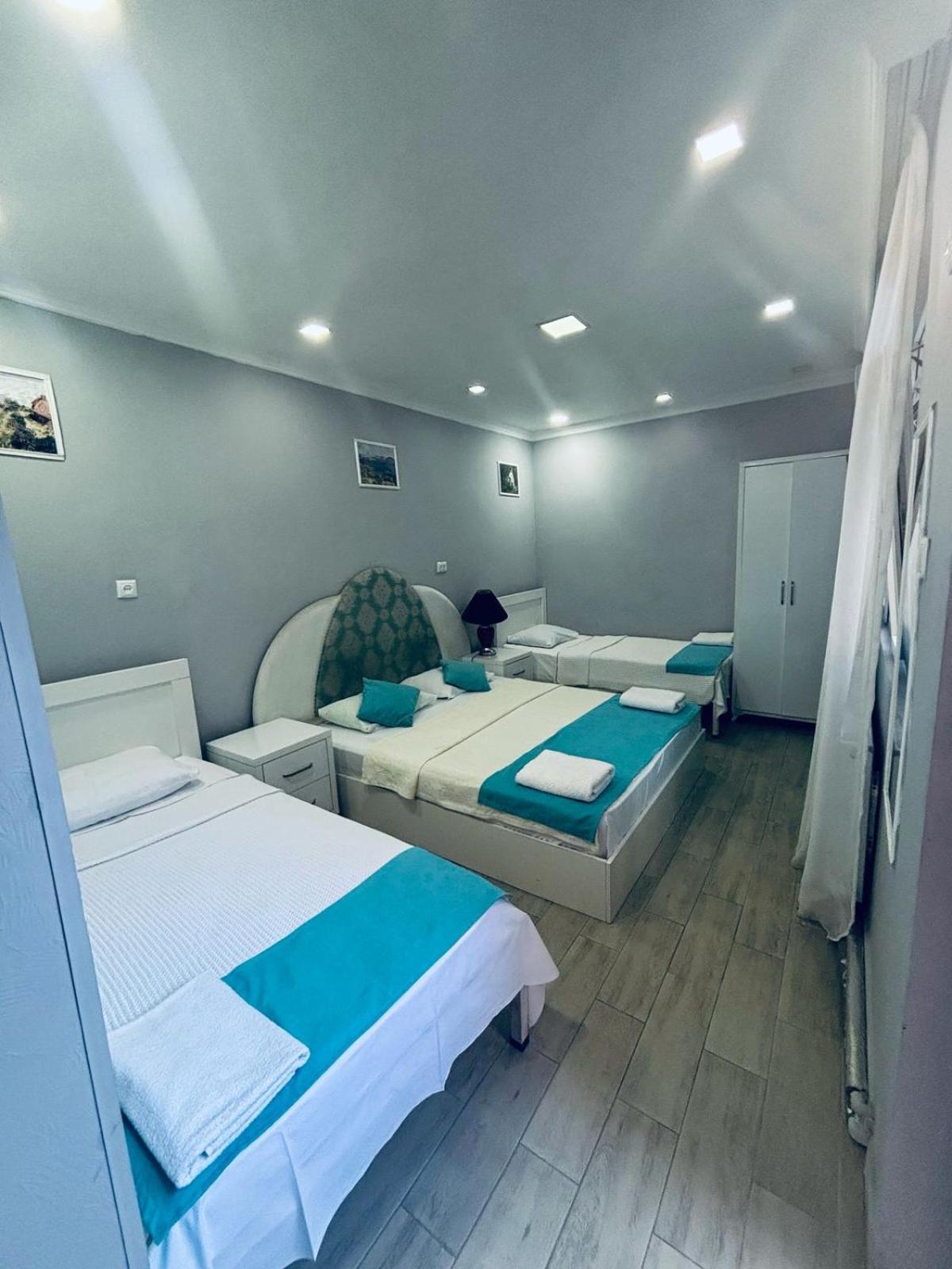 Nikas Guest House Batumi Bagian luar foto