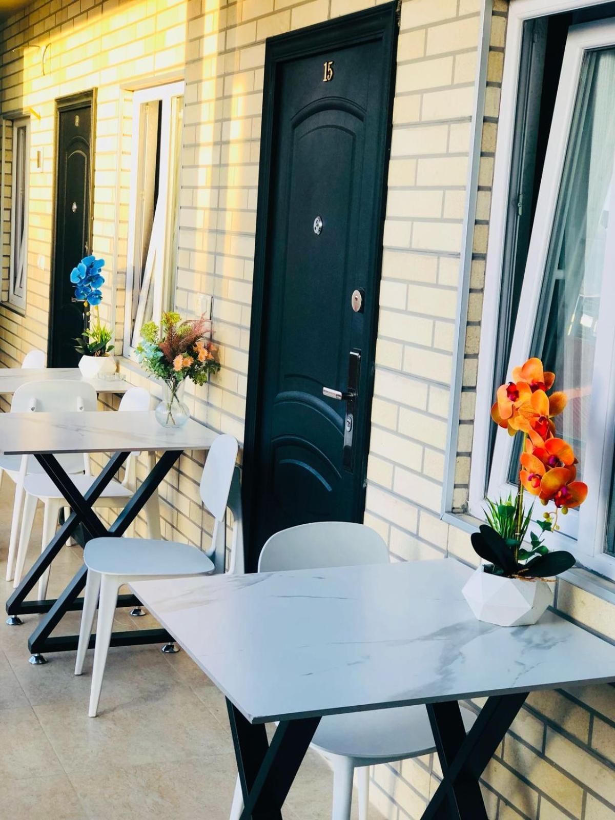 Nikas Guest House Batumi Bagian luar foto