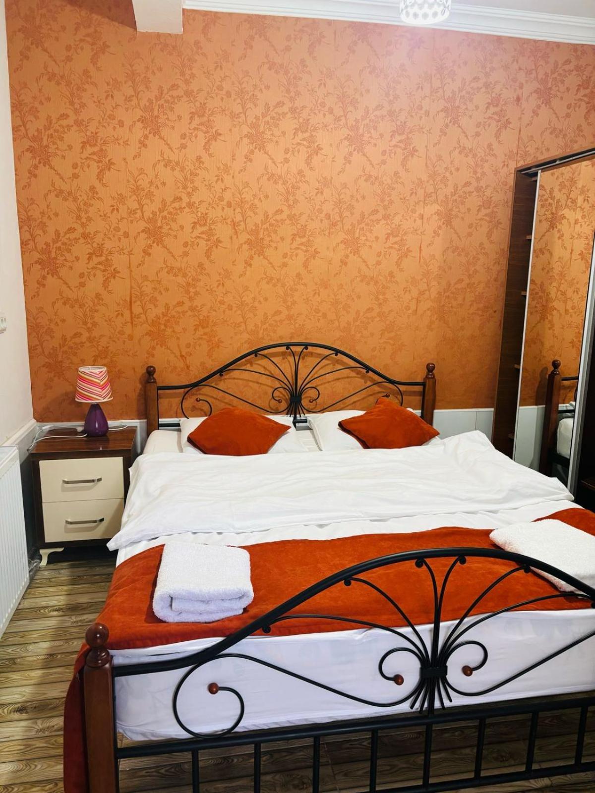 Nikas Guest House Batumi Bagian luar foto