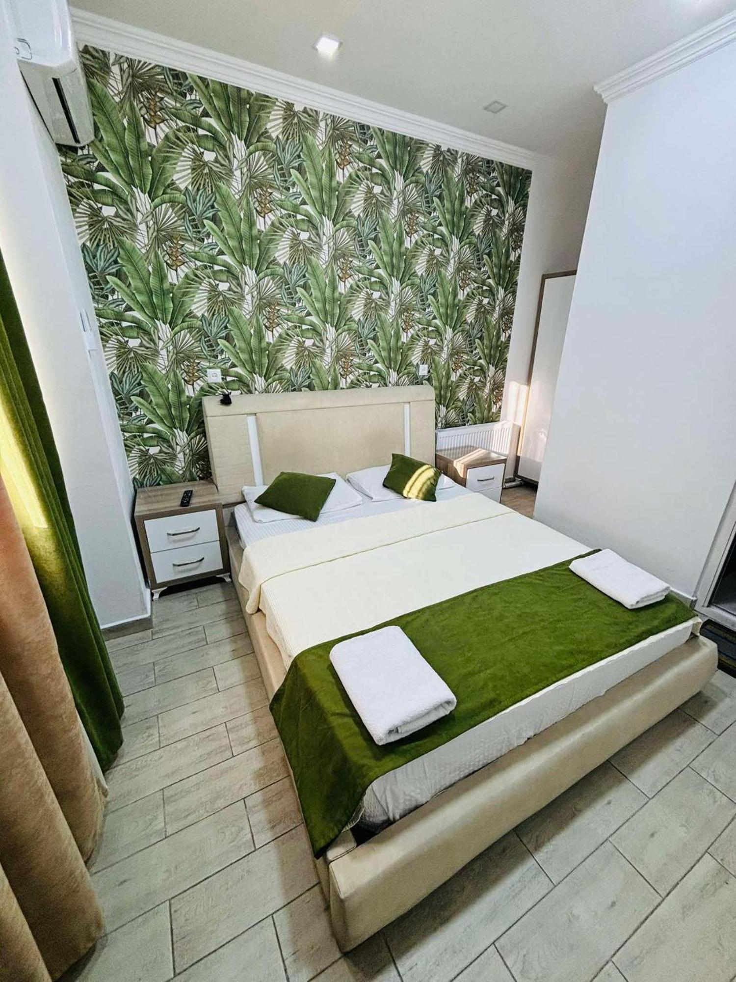 Nikas Guest House Batumi Bagian luar foto