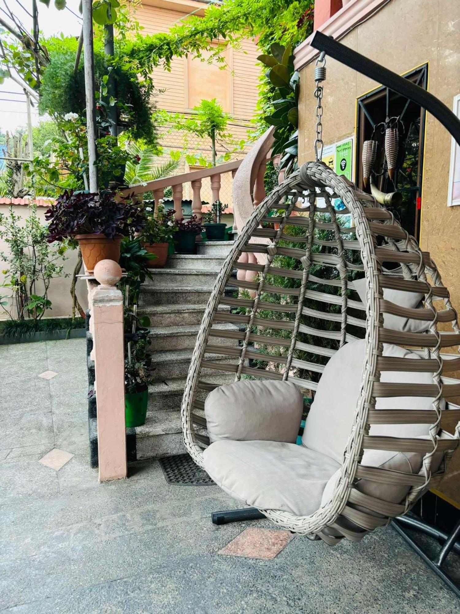 Nikas Guest House Batumi Bagian luar foto