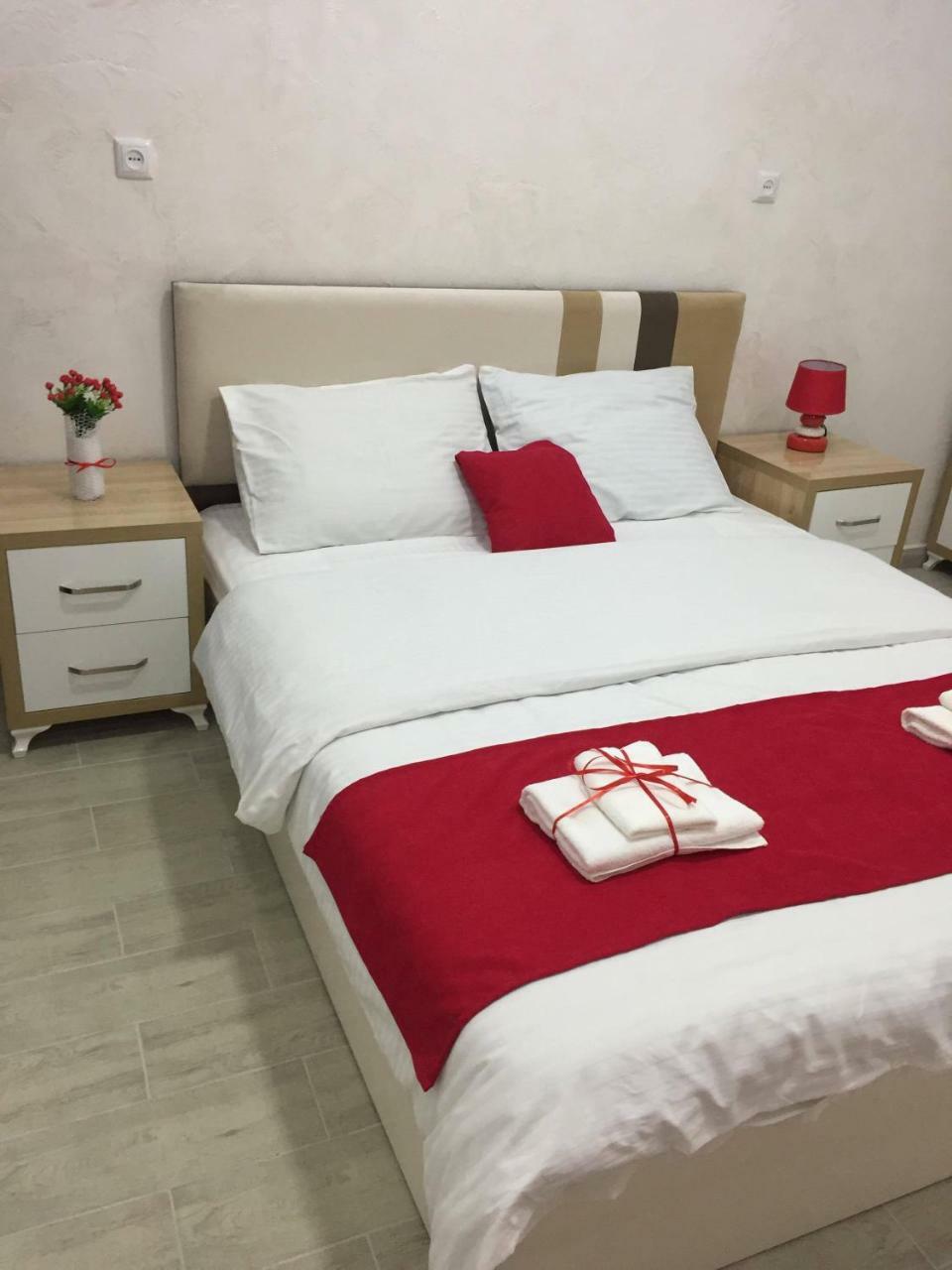 Nikas Guest House Batumi Bagian luar foto