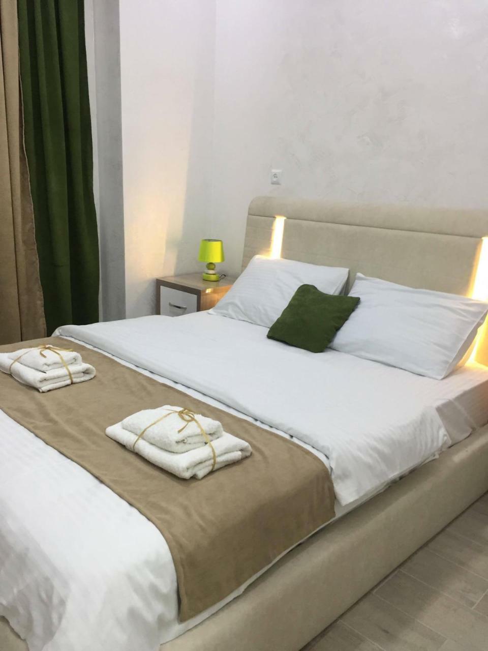 Nikas Guest House Batumi Bagian luar foto