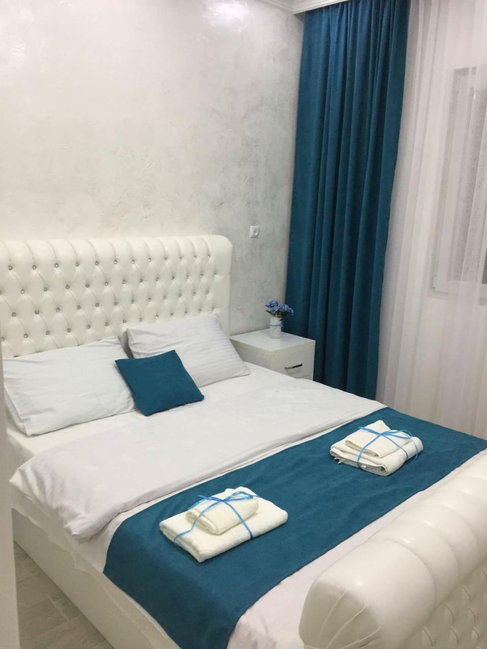 Nikas Guest House Batumi Bagian luar foto