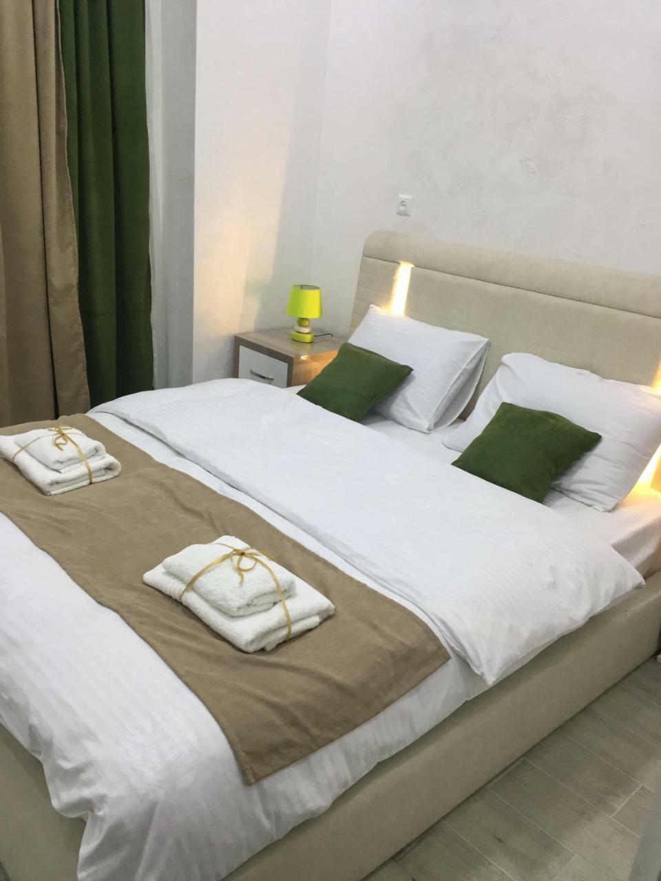 Nikas Guest House Batumi Bagian luar foto