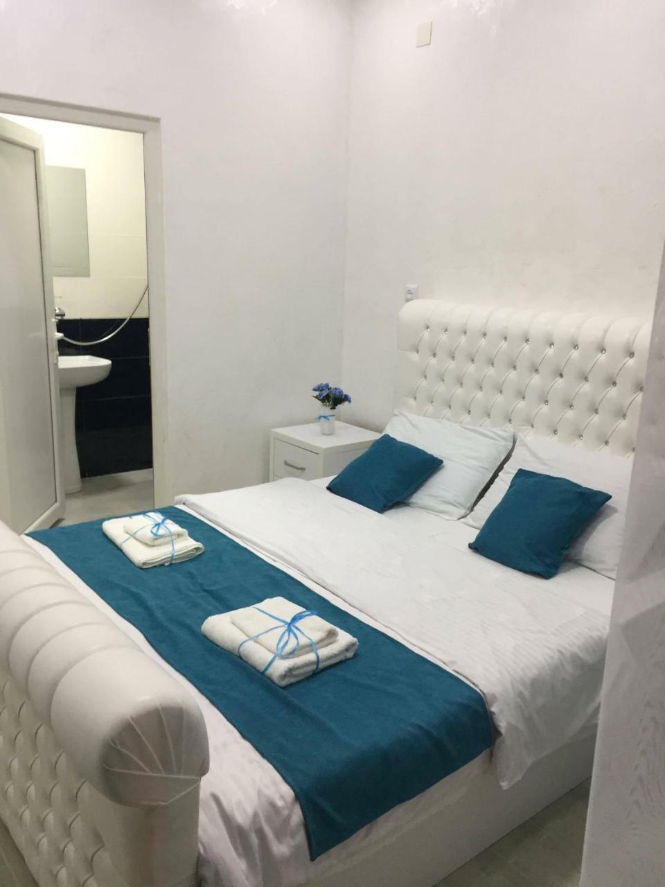 Nikas Guest House Batumi Bagian luar foto