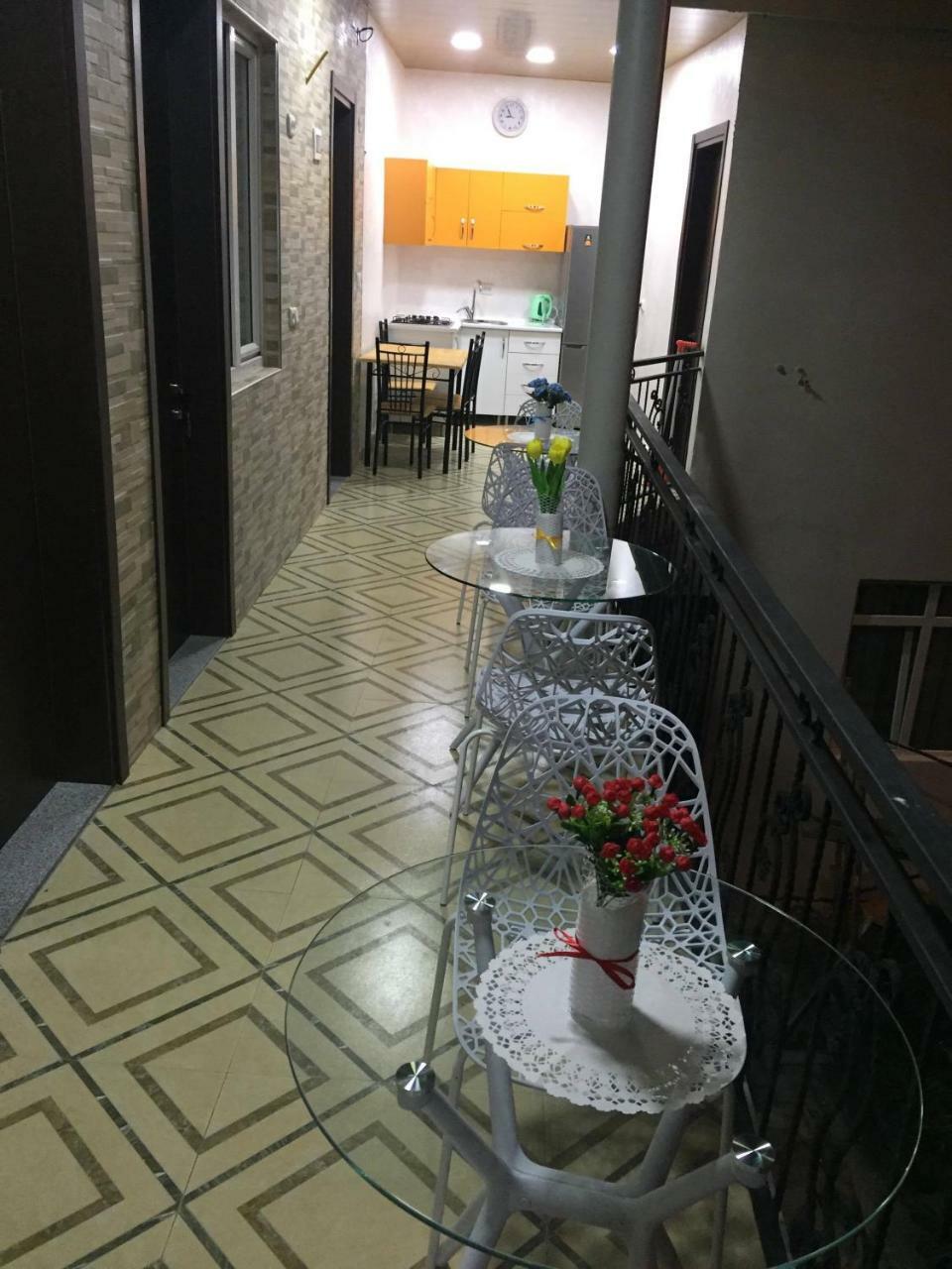 Nikas Guest House Batumi Bagian luar foto