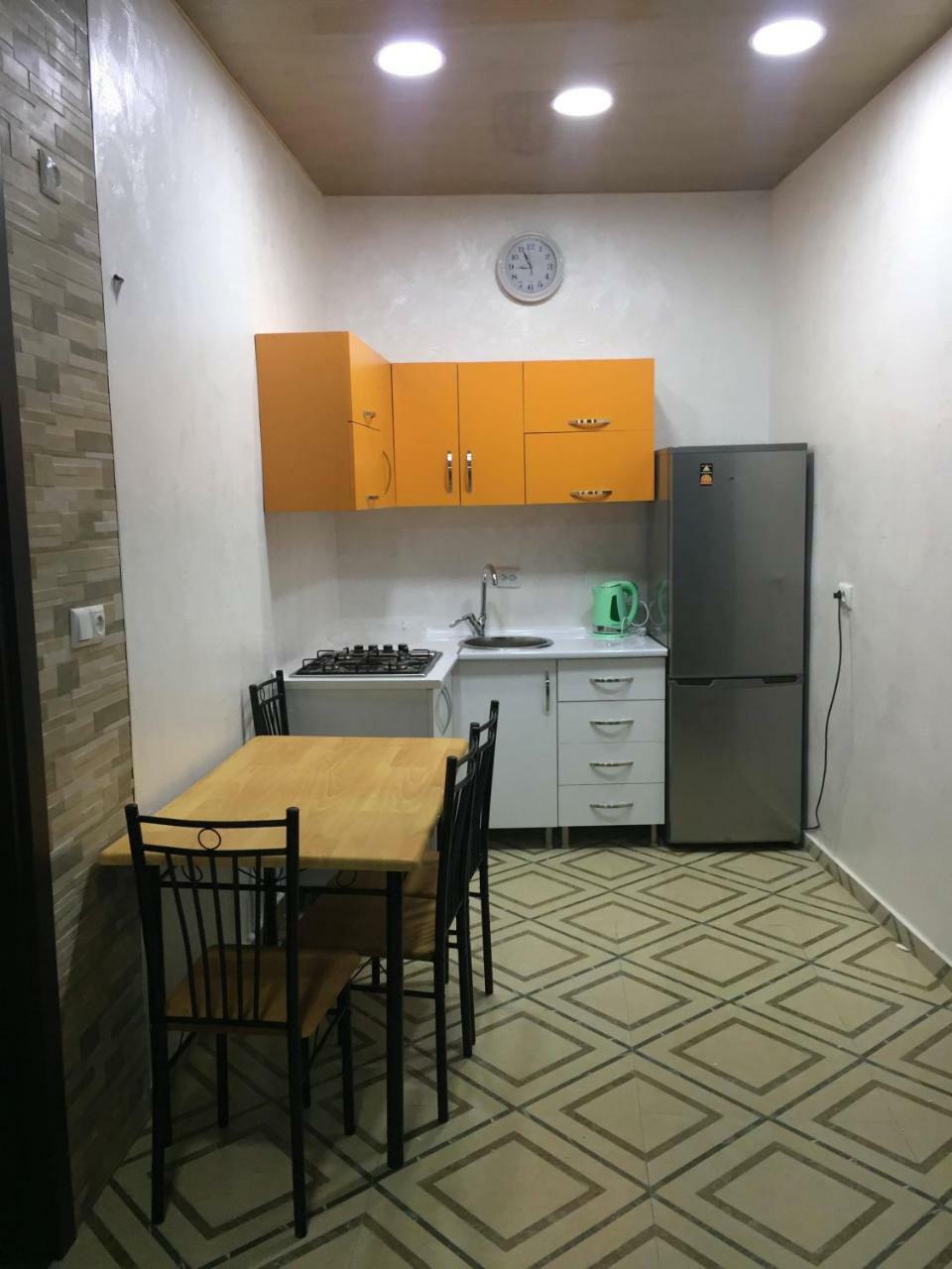 Nikas Guest House Batumi Bagian luar foto