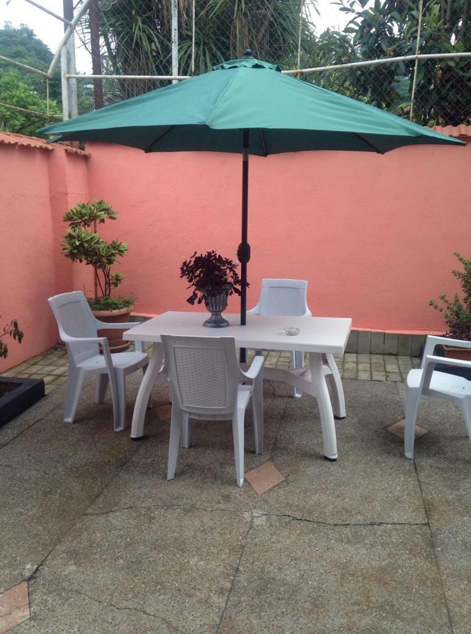 Nikas Guest House Batumi Bagian luar foto