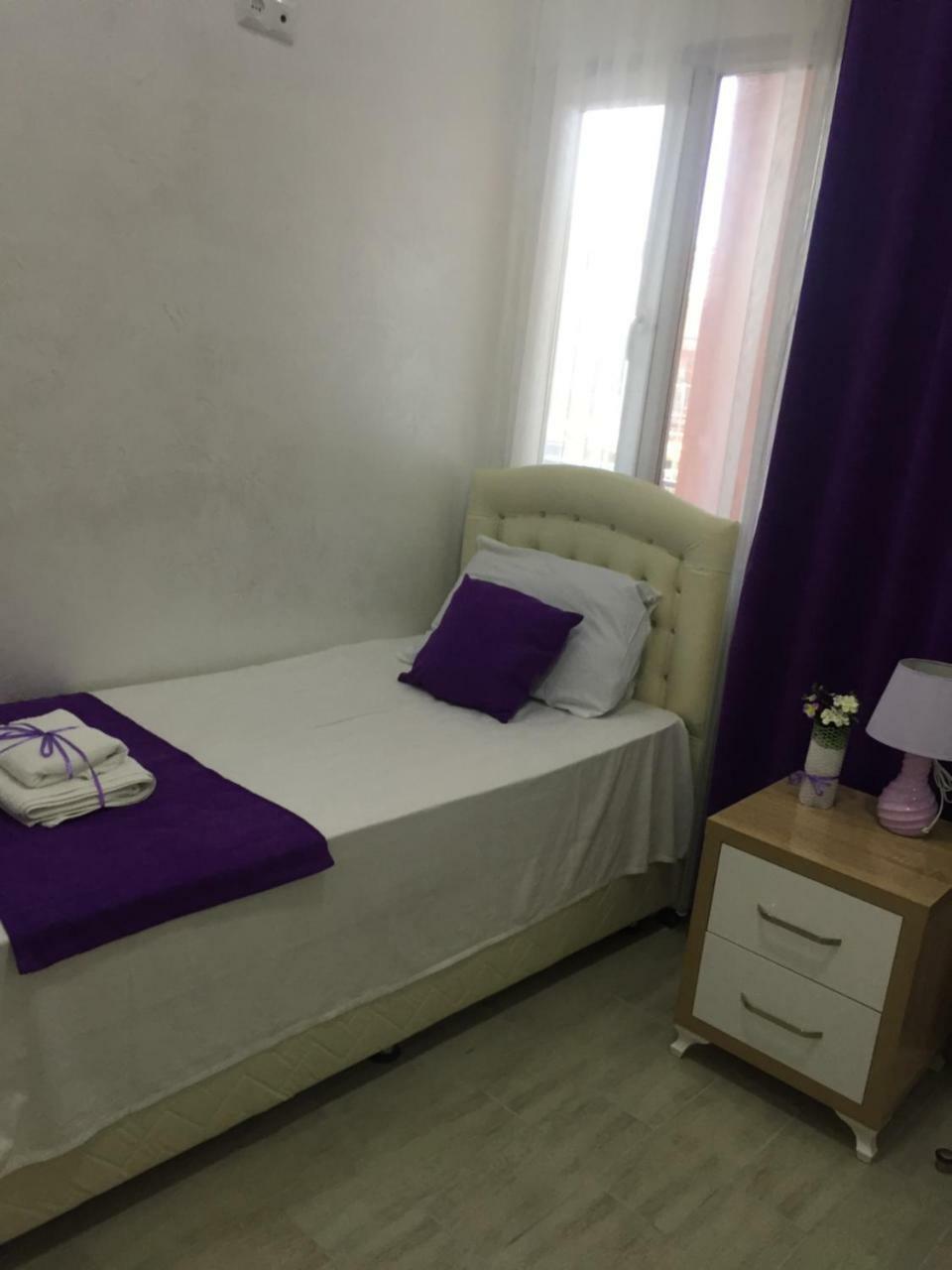 Nikas Guest House Batumi Bagian luar foto