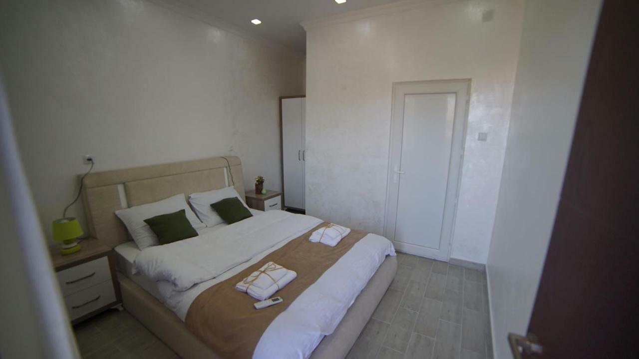 Nikas Guest House Batumi Bagian luar foto