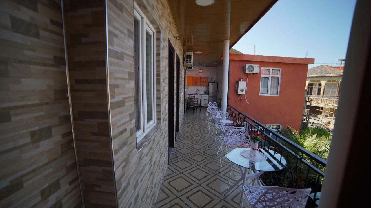 Nikas Guest House Batumi Bagian luar foto