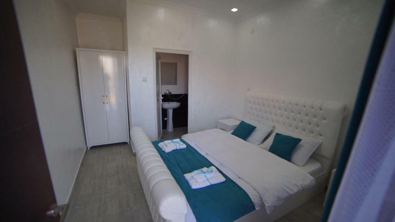 Nikas Guest House Batumi Bagian luar foto