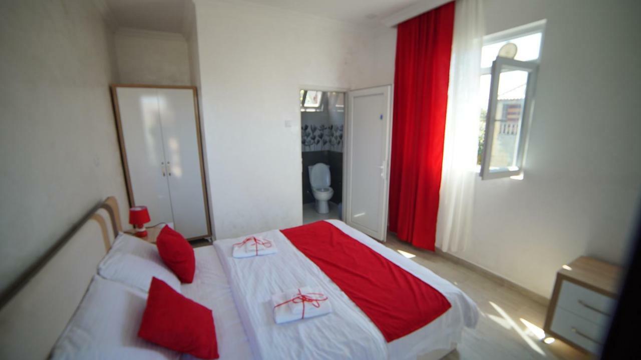Nikas Guest House Batumi Bagian luar foto